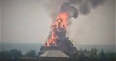 Оккупанты ударили по Святогорской лавре: загорелся центральный храм (фото, видео)