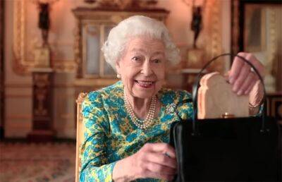 Елизавета II - Королева Великобритании показала сэндвич, который носит в своей сумочке - ont.by - Белоруссия