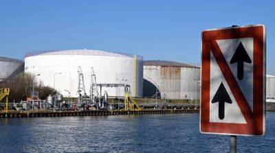 Ищут альтернативу российской нефти: Франция договаривается с ОАЭ о поставках топлива