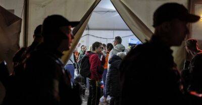 Беженцы возвращаются из Литвы в Украину: автобусы заполнены на месяц вперед