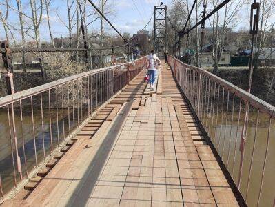 В Кунгуре отремонтировали пешеходный мост через Сылву по улице Голованова