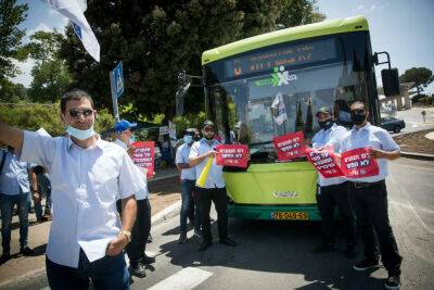 Водители автобусов проводят забастовку в десятках городов Израиля