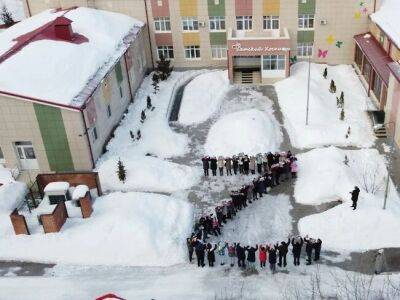 В России омбудсмен одобрила участие детей во флешмобах с построением буквой Z