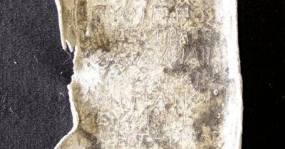 В Афинах археологи нашли 2500-летний колодец с проклятиями (фото)