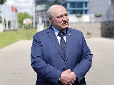 "Нацики, не нацики – это вопрос философский". Лукашенко заявил, что украинские военные снесут голову любому, "особенно нацики"