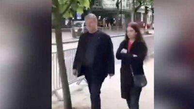 Порошенко прогулялся по Лондону с девушкой и попал на видео