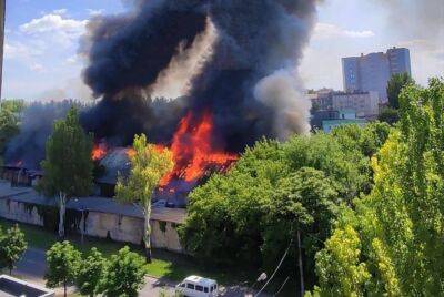 Бьют по больницам, домам и дорогам: оккупанты опять мощно обстреляли Донецк из тяжелого оружия