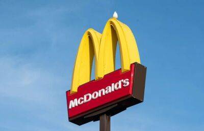 McDonald's в России подал заявки на регистрацию новых логотипов