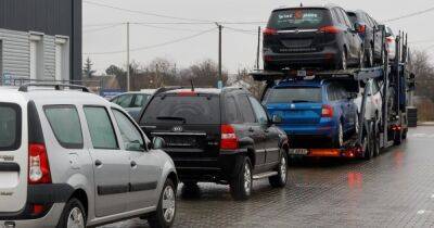 Украинцы стали ввозить меньше авто для бесплатной растаможки: известны причины