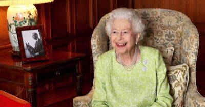 Королева категорически отказалась фотографироваться в момент встречи с внучкой Лилибет