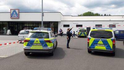 Мужчина застрелил себя и женщину в одном из супермаркетов Германии