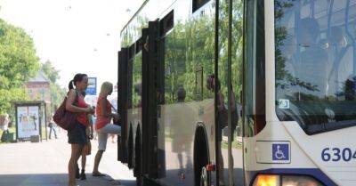 Украинские беженцы смогут бесплатно пользоваться общественным транспортом в Риге до конца года