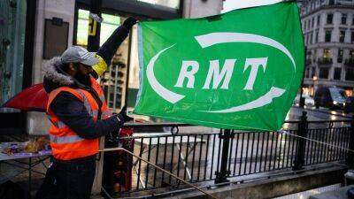 Правительство призвало железнодорожников не выходить на забастовку