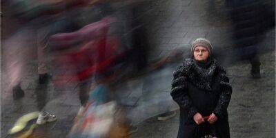 «Полет в неизвестность». Что переживают украинки в чужих странах, спасаясь от войны — личные истории и рассказы экспертов