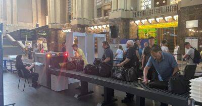 На киевском вокзале установили металлоискатели для проверки пассажиров и багажа (ФОТО)