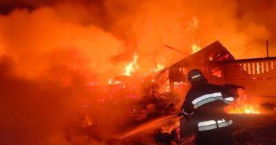 16 пожаров, двое убитых: харьковские спасатели показали последствия обстрелов (фото)