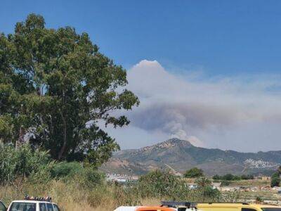 На юг Испании обрушился лесной пожар: усугубляет ситуацию жара - unn.com.ua - Украина - Киев - Испания
