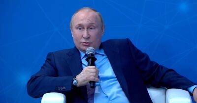 Путин сравнил себя с Петром I на встрече с российской молодежью (видео)