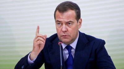 Медведев угрожает западным странам войной из-за санкций