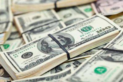 Нацбанк в июне продал рекордный объем валюты из резервов