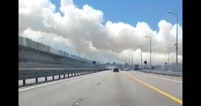 Крымский мост окутали клубы дыма: озвучена причина (видео)
