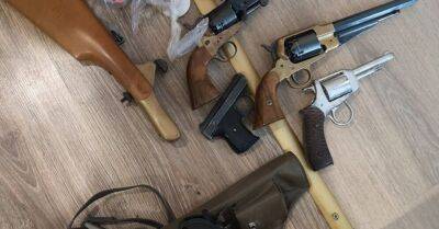 ФОТО. Полиция изъяла в Юрмале незарегистрированное оружие