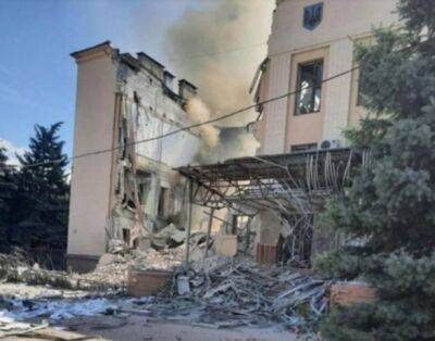 У Лисичанську повністю зруйновано будівлю ВЦА і не тільки: нові фото