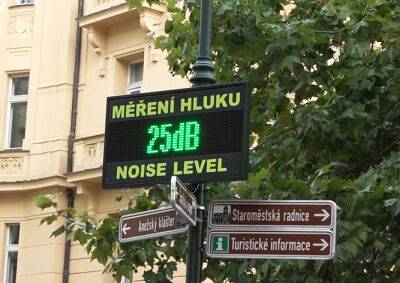 В центре Праги установили измеритель уровня шума