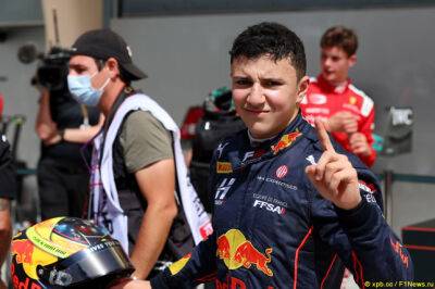 Александр Смоляр - Артур Леклер - Формула 3: Айзек Хаджар одержал третью победу в сезоне - f1news.ru