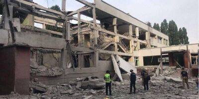РФ ночью ударила двумя ракетами по Харькову, разрушено учебное заведение и частное здание