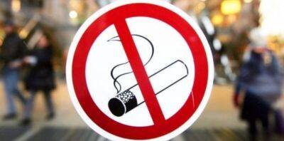 В Україні з 11 липня заборонено курити звичайні та електронні сигарети у громадських місцях: подробиці