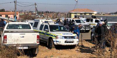 Вблизи Йоханнесбурга по меньшей мере 14 человек погибли в результате массовой стрельбы в баре