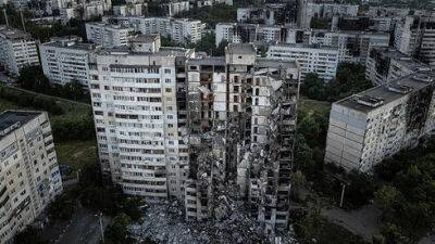 Война в Украине, день 137-й: российская ракета попала в 5-этажный дом, десятки погибших и раненых