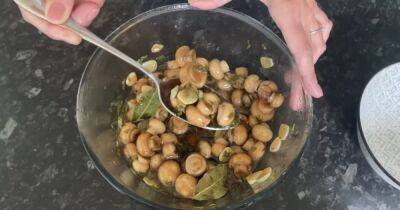 Вкусная закуска без особых усилий: рецепт маринованных грибов от Лизы Глинской (видео)