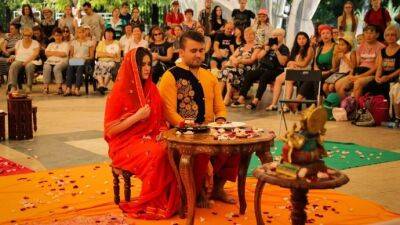 Сто российских пар пройдут индийский свадебный обряд на «Острове Мечты»