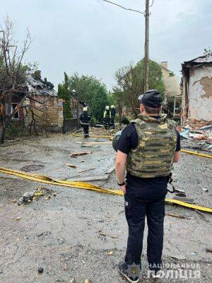 Пять многоэтажек, фасад ТЦ, дома в частном секторе и СТО: какой урон нанесли оккупанты Харькову за сутки