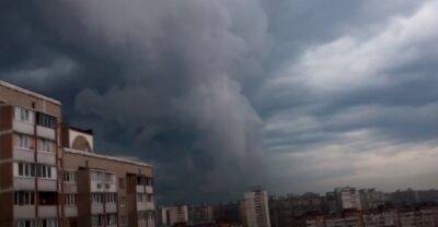 Похолодает до +16: Киев зацепит суровый циклон, детали нового прогноза
