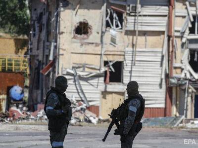"Унижения, издевательства". Советник мэра Мариуполя опубликовал видео фильтрации мирных жителей оккупантами