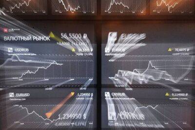 Российский рынок акций снижается на 2,2% на внешнем негативе