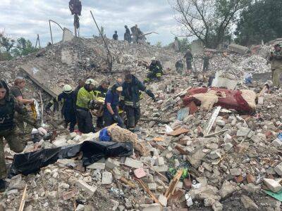 Из-под завалов жилого дома в Часовом Яру спасатели достали тела уже 38 человек – ГСЧС