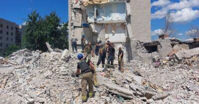 Из-под завалов дома в Часовом Яру достали тела 43 погибших