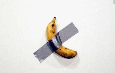 На художника, який продав звичайний банан як витвір мистецтва за 120 тисяч доларів, подали до суду за плагіат