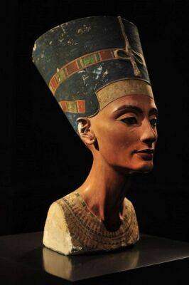 В світовій музейній справі назріває сенсация: в Єгіпті готують петицію про повернення погруддя Нефертіті на його батьківщину