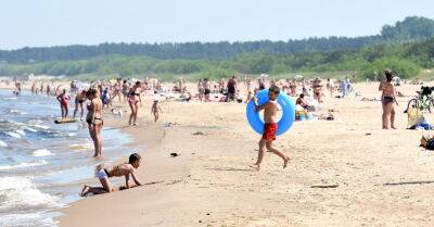 После попадания нечистот в Даугаву жителей призывают не купаться на городских пляжах и в Вецаки