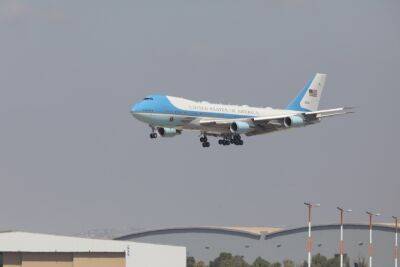 Air Force One c президентом Байденом приземлился в Израиле
