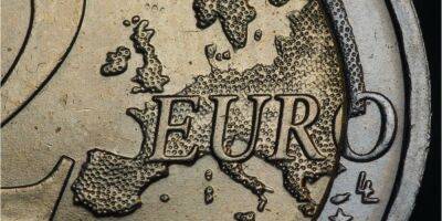 Плохой день для европейской валюты. Евро упал ниже доллара впервые за 20 лет