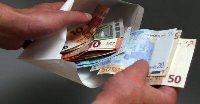 Сотрудникам VID предложили взятку в 60 тысяч евро – дело передано в суд