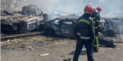 Ракетный удар по Виннице: пожар на парковке возле Дома быта ликвидирован