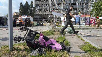 Десятки убитых и раненых мирных жителей после ракетного удара по Виннице