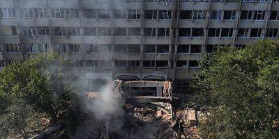 Удары оккупантов по университетам в Николаеве: спасатели опубликовали фото последствий